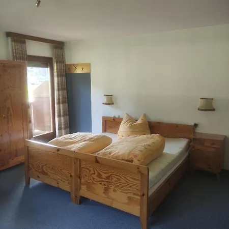 Проживание в семье Lovely Double Bedroom With Ensuite & Balcony *